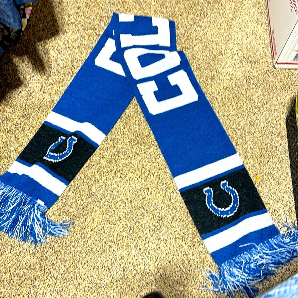 Indianapolisis Colts NFL Fan winter scarf worn just a few times GO COLTS!